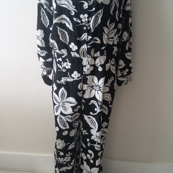 Plus Size Women's Romper - Picture 3 of 4